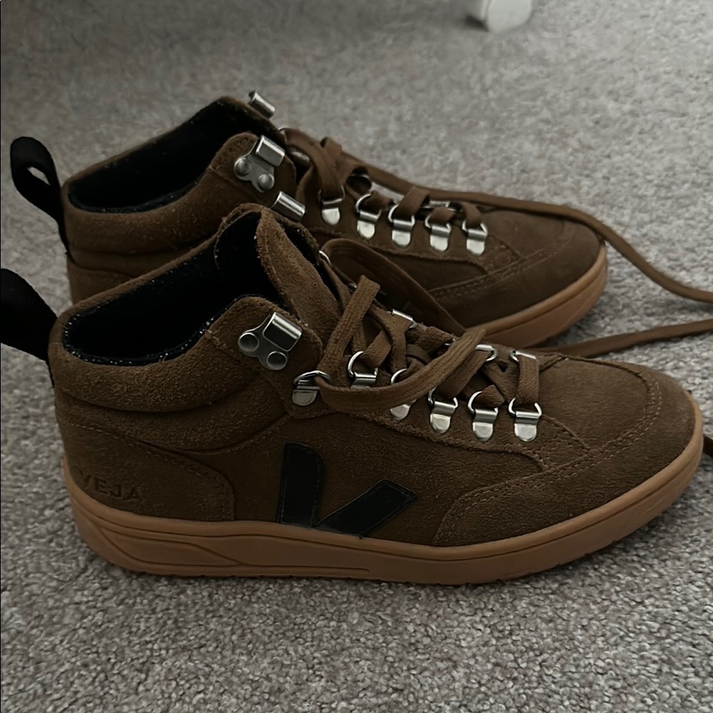 Veja womens Brown High-Top Sneakers